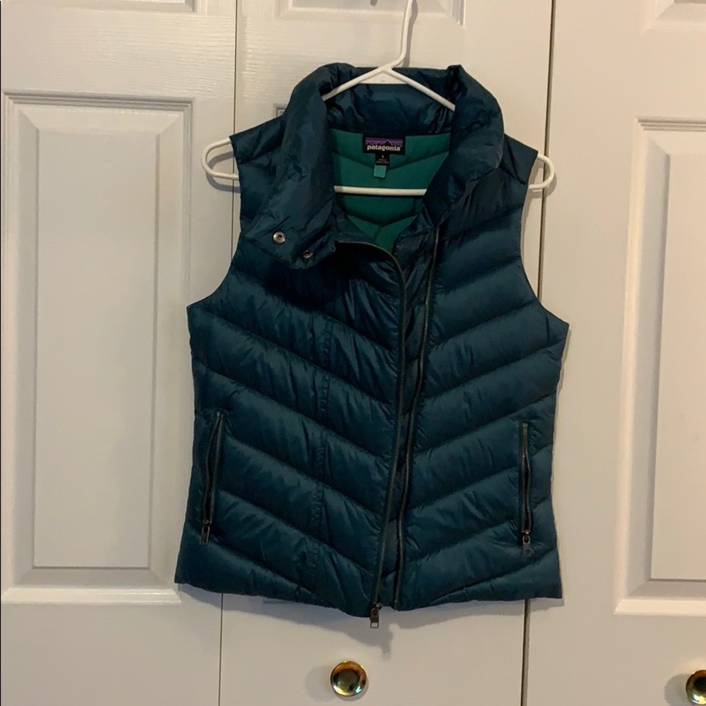 Patagonia size small down vest